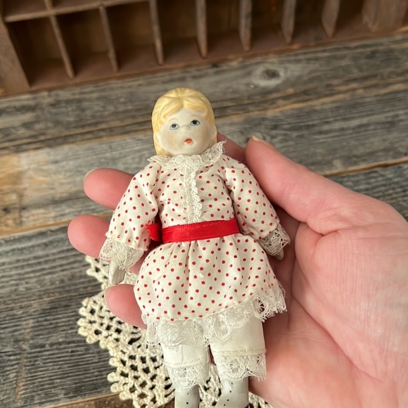 Vintage Russ Berrie Porcelain Doll - Picture 5 of 7